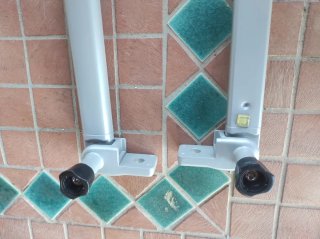 Set di bracci per tende con sistema di tensione in metallo