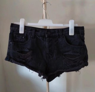 Pantalón corto negro Stradivarius