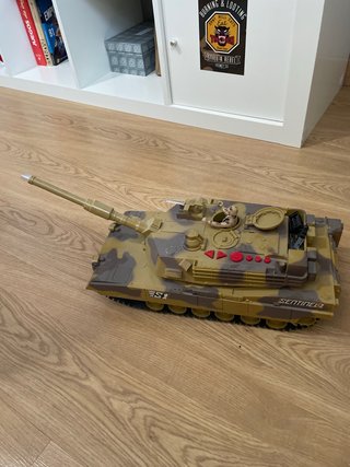 Tanque militar electrónico de juguete