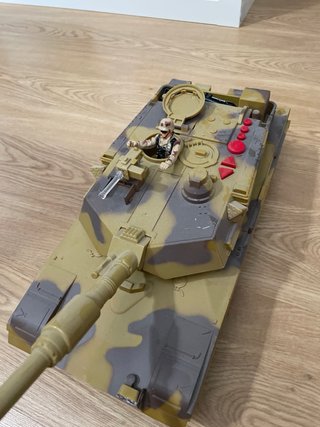 Tanque militar electrónico de juguete