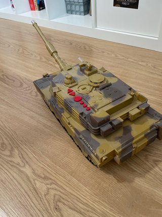 Tanque militar electrónico de juguete