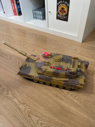 Tanque militar electrónico de juguete