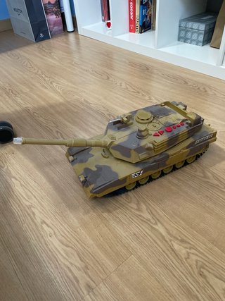 Tanque militar electrónico de juguete
