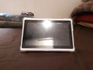 Tablet Android con custodia