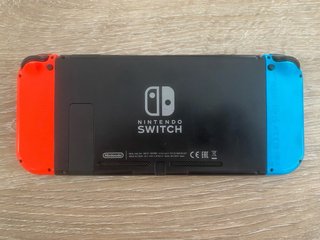 Nintendo Switch Azul/Rojo + Accesorios+ 1 Juego