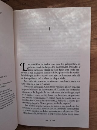 Libro en español El bestiario de Axlin