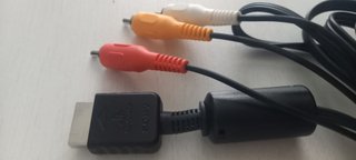 Cargador y cable a televisión de PS2