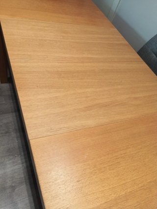 Mesa de comedor de madera