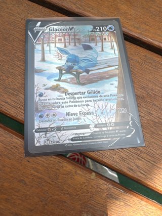 Carta Pokémon Glaceon V 175/203