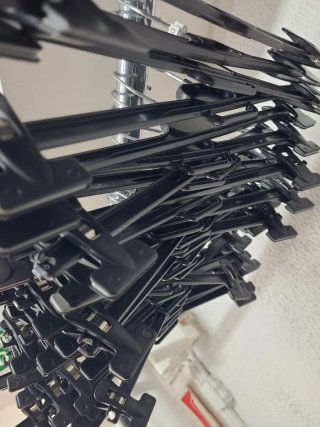 Lote 30 Perchas Pinza Negras Plástico