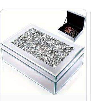 Joyero con piedras brillantes