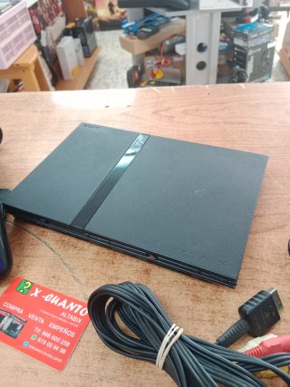 CONSOLA SONY PS2 SCPH-7704 CON MANDO Y CABLES