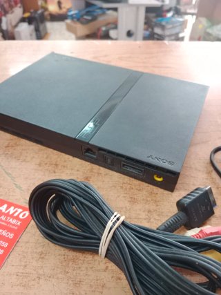 CONSOLA SONY PS2 SCPH-7704 CON MANDO Y CABLES