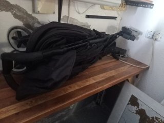 Carrito de bebé negro