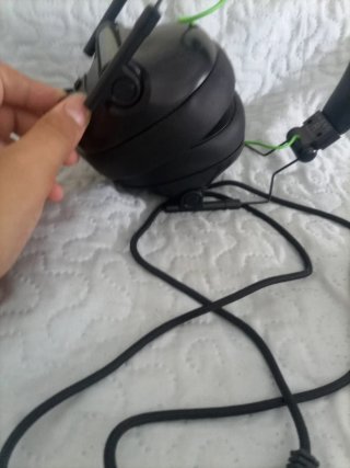Cascos negros y verdes