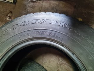 Neumáticos ocasion 255 70r15c goodyear