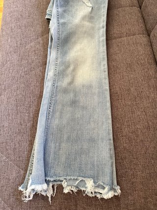 Pantalones vaqueros campana desgastados