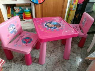 Mesa y 2 Sillas Infantil Frozen