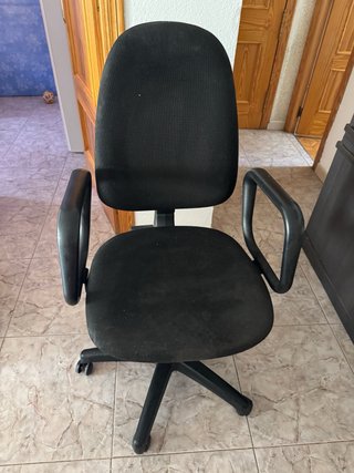 Silla de oficina negra