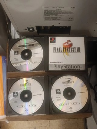 Pacchetto Final Fantasy VII e VIII PS1