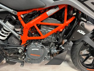 KTM Duke 125 ABS Negra/Naranja
