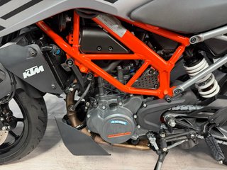 KTM Duke 125 ABS Negra/Naranja
