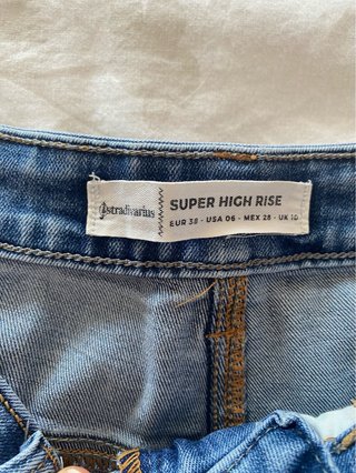 Pantalón corto vaquero Stradivarius