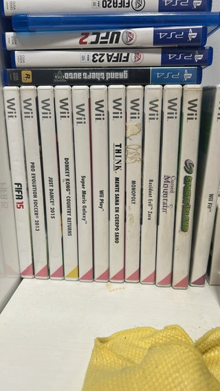 Nintendo Wii con 3 mandos y 2 nunchucks