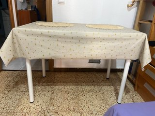 Tavolo Ikea per 4 persone senza sedie