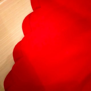 Vestito rosso H&M con bordi a onda