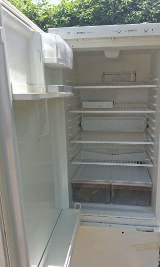 Nevera grande blanca
