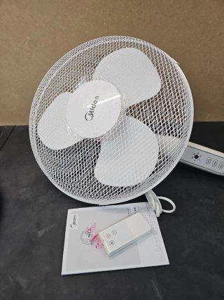 Midea Stand Fan dos unidades