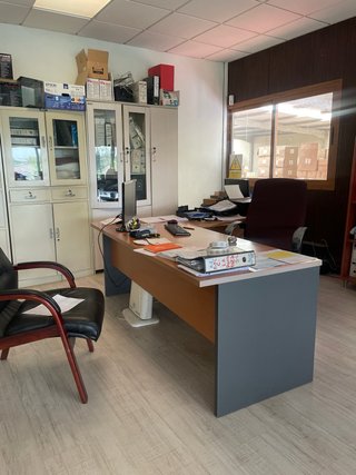 Tavolo e sedie da ufficio