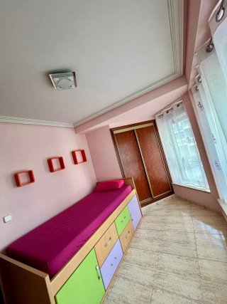 Se alquila habitación