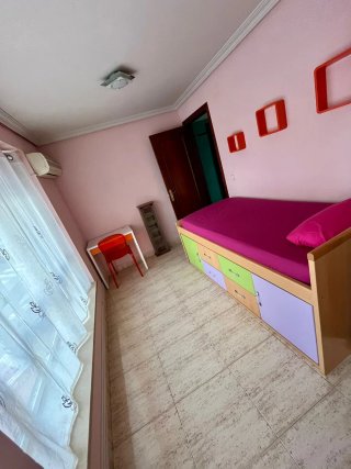 Se alquila habitación