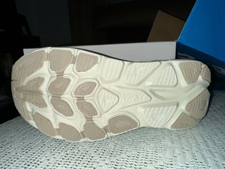 Zapatillas Hoka Beige y Amarillo