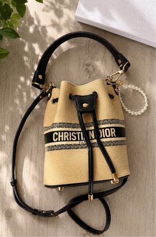 Neceser Dior Beauty beige y negro