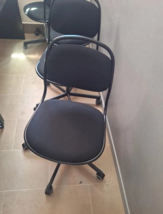 Sedia girevole Ikea nera