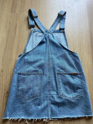 Peto vaquero falda de Bershka