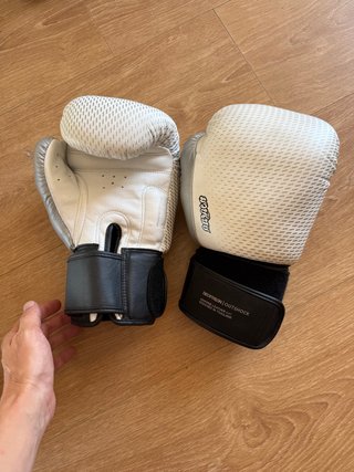 Guantes Muay Thai Blanco y Negro de cuero 14 oz