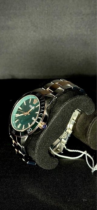 ¡NUEVO! Reloj Versace Greca Urban Oro y Verde