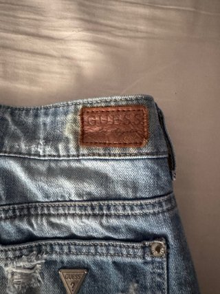 Shorts vaqueros Guess desgastados