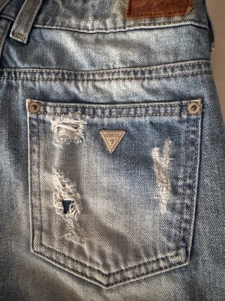 Shorts vaqueros Guess desgastados