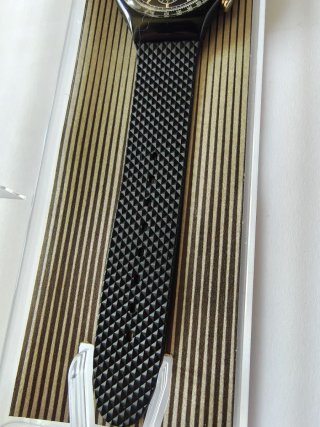 Swatch Chrono Black Friday SCB100 Variante Bicolor