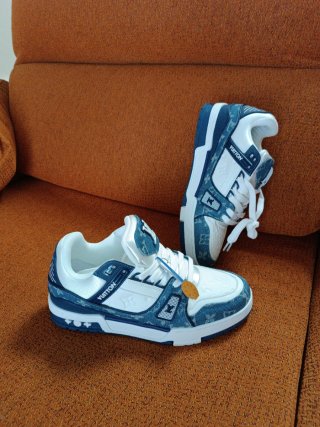 Zapatillas Louis Vuitton Azules y Blancas.