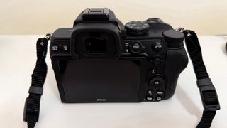 Nikon Z5 Cámara Mirrorless + Accesorios