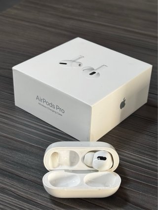 Airpods Pro 1 Apple. SOLO CAJA Y AUR. IZQDO.