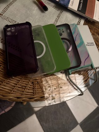 Fundas iPhone 11 (varios colores) y protectores