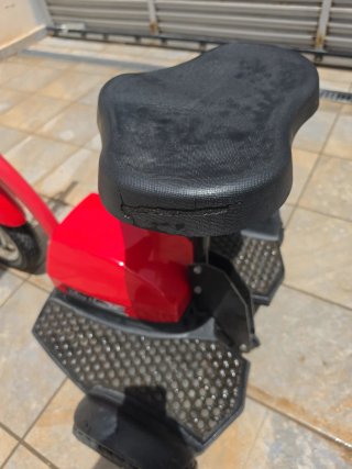 Triciclo Eléctrico Rojo