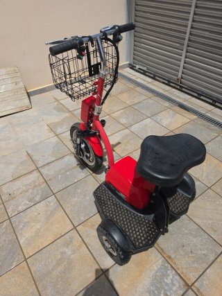 Triciclo Eléctrico Rojo
